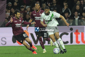 2024-04-05 - Antonio Candreva of US Salernitana 1919 competes for the ball with Gregoire Defrel of U.S. Sassuolo during Serie A between US Salernitana 1919 vs US Sassuolo at Arechi Stadium - US SALERNITANA VS US SASSUOLO - ITALIAN SERIE A - SOCCER