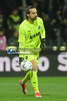 2024-04-05 - Andrea Consigli of U.S. Sassuolo in action during Serie A between US Salernitana 1919 vs US Sassuolo at Arechi Stadium - US SALERNITANA VS US SASSUOLO - ITALIAN SERIE A - SOCCER