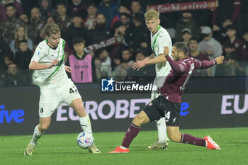 2024-04-05 - Kristian Thorstvedt of U.S. Sassuolo competes for the ball with Shon Weissman of US Salernitana 1919 during Serie A between US Salernitana 1919 vs US Sassuolo at Arechi Stadium - US SALERNITANA VS US SASSUOLO - ITALIAN SERIE A - SOCCER