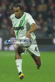 2024-04-05 - Armand Louriente of U.S. Sassuolo in action during Serie A between US Salernitana 1919 vs US Sassuolo at Arechi Stadium - US SALERNITANA VS US SASSUOLO - ITALIAN SERIE A - SOCCER
