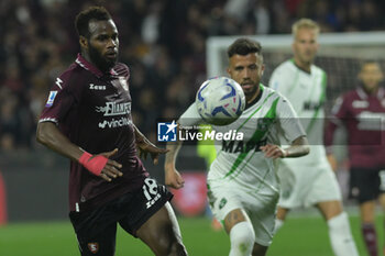 2024-04-05 - Lassana Coulibaly of US Salernitana 1919 competes for the ball with Mathheus Henrique of U.S. Sassuolo during Serie A between US Salernitana 1919 vs US Sassuolo at Arechi Stadium - US SALERNITANA VS US SASSUOLO - ITALIAN SERIE A - SOCCER