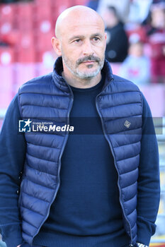 2024-04-21 - Vincenzo Italiano coach of ACF Fiorentina look during the Serie A Match Between US Salernitana 1919 vs AC at Arechi Stadium - US SALERNITANA VS ACF FIORENTINA - ITALIAN SERIE A - SOCCER