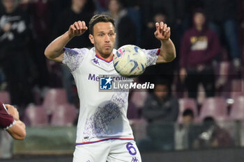 2024-04-21 - Arthur of ACF Fiorentina in action during the Serie A Match Between US Salernitana 1919 vs AC at Arechi Stadium - US SALERNITANA VS ACF FIORENTINA - ITALIAN SERIE A - SOCCER