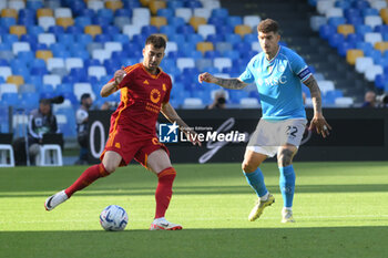 2024-04-28 - Stephan El Shaarawy of AS Roma competes for the ball with Giovanni Di Lorenzo of SSC Napoli during the Serie A Match between SSC Napoli vs AS Roma at Diego Armando Maradona Stadium - SSC NAPOLI VS AS ROMA - ITALIAN SERIE A - SOCCER