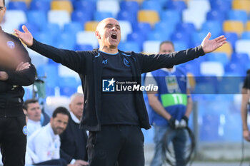 2024-04-28 - Francesco Calzona of SSC Napoli gestures during the Serie A Match between SSC Napoli vs AS Roma at Diego Armando Maradona Stadium - SSC NAPOLI VS AS ROMA - ITALIAN SERIE A - SOCCER