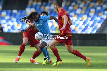 2024-04-28 - Zambo Anguissa of SSC Napoli competes for the ball with Bryan Cristante of AS Roma during the Serie A Match between SSC Napoli vs AS Roma at Diego Armando Maradona Stadium - SSC NAPOLI VS AS ROMA - ITALIAN SERIE A - SOCCER
