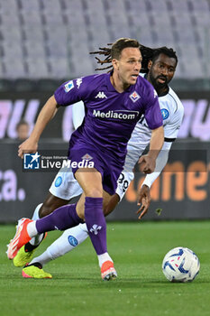 2024-05-17 - ACF Fiorentina's midfielder Arthur Melo against SSC Napoli's midfielder Andre Zambo Anguissa - ACF FIORENTINA VS SSC NAPOLI - ITALIAN SERIE A - SOCCER