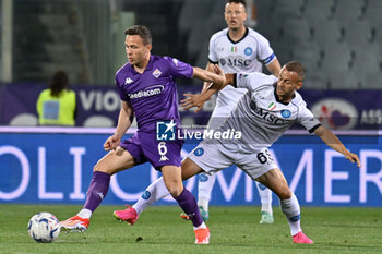 2024-05-17 - ACF Fiorentina's midfielder Arthur Melo against SSC Napoli's midfielder Stanislav Lobotka - ACF FIORENTINA VS SSC NAPOLI - ITALIAN SERIE A - SOCCER