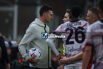 2024-05-24 - 24/05/2024 Serie A, Stadio Luigi Ferraris, Genova, Genoa - Bologna, in the photo: Thiago Motta and referee - GENOA CFC VS BOLOGNA FC - ITALIAN SERIE A - SOCCER