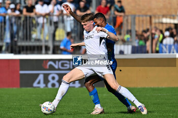 2024-10-20 - SSC Napoli's midfielder Scott McTominay against Empoli FC's midfielder Tino Anjorin - EMPOLI FC VS SSC NAPOLI - ITALIAN SERIE A - SOCCER