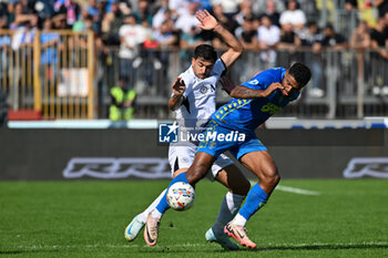 2024-10-20 - Empoli FC's midfielder Tino Anjorin against SSC Napoli's forward Giovanni Simeone - EMPOLI FC VS SSC NAPOLI - ITALIAN SERIE A - SOCCER