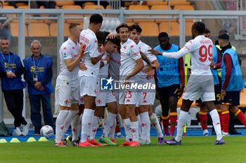 2024-10-20 - Fabiano Parisi of Fiorentina celebrates after scoring a goal with teammates - US LECCE VS ACF FIORENTINA - ITALIAN SERIE A - SOCCER