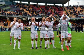 2024-10-20 - the Fiorentina players applauds fans - US LECCE VS ACF FIORENTINA - ITALIAN SERIE A - SOCCER