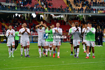 2024-10-20 - the Fiorentina players applauds fans - US LECCE VS ACF FIORENTINA - ITALIAN SERIE A - SOCCER