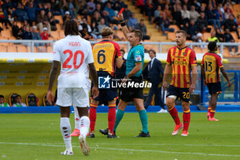 2024-10-20 - the referee Francesco Fourneau of Roma shows the red card - US LECCE VS ACF FIORENTINA - ITALIAN SERIE A - SOCCER