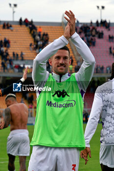 2024-10-20 - Cristiano Biraghi of Fiorentina greet the fans - US LECCE VS ACF FIORENTINA - ITALIAN SERIE A - SOCCER