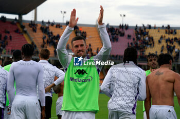 2024-10-20 - Cristiano Biraghi of Fiorentina greet the fans - US LECCE VS ACF FIORENTINA - ITALIAN SERIE A - SOCCER