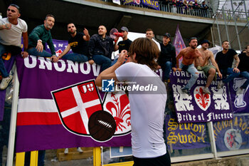 2024-10-20 - Andrea Colpani of Fiorentina greet the fans - US LECCE VS ACF FIORENTINA - ITALIAN SERIE A - SOCCER