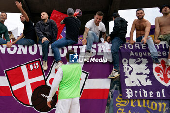 2024-10-20 - Cristiano Biraghi of Fiorentina greet the fans - US LECCE VS ACF FIORENTINA - ITALIAN SERIE A - SOCCER