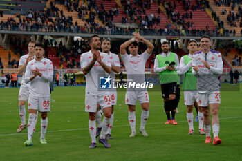 2024-10-20 - the Fiorentina players applauds fans - US LECCE VS ACF FIORENTINA - ITALIAN SERIE A - SOCCER