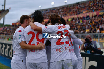 2024-10-20 - Danilo Cataldi of Fiorentina celebrates after scoring a goal with teammates - US LECCE VS ACF FIORENTINA - ITALIAN SERIE A - SOCCER