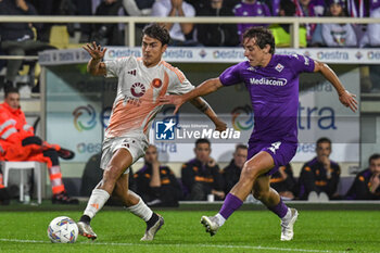 2024-10-27 - Paulo Dybala (Roma) hampered by Edoardo Bove (Fiorentina) - ACF FIORENTINA VS AS ROMA - ITALIAN SERIE A - SOCCER