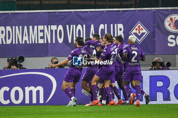 2024-10-27 - Lucas Beltran (Fiorentina) celebrates with teammates after scoring the 2-0 goal - ACF FIORENTINA VS AS ROMA - ITALIAN SERIE A - SOCCER