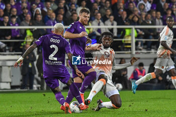 2024-10-27 - Dodo (Fiorentina) thwarted by Kouadio Emmanuel Boris Kone (Roma) - ACF FIORENTINA VS AS ROMA - ITALIAN SERIE A - SOCCER