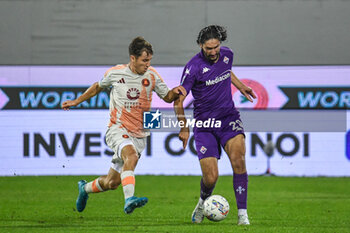 2024-10-27 - Yacine Adli (Fiorentina) hampered by Tommaso Baldanzi (Roma) - ACF FIORENTINA VS AS ROMA - ITALIAN SERIE A - SOCCER