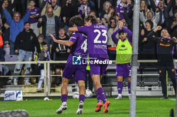 2024-10-27 - Edoardo Bove (Fiorentina) celebrates with teammates after scoring the 4-1 goal - ACF FIORENTINA VS AS ROMA - ITALIAN SERIE A - SOCCER