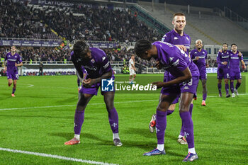 2024-10-27 - Chrisian Kouame' (Fiorentina) celebrates with teammates after scoring the 5-1 goal - ACF FIORENTINA VS AS ROMA - ITALIAN SERIE A - SOCCER