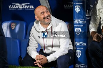 2024-10-29 - Vincenzo Italiano Mister of Bologna FC - CAGLIARI CALCIO VS BOLOGNA FC - ITALIAN SERIE A - SOCCER