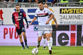 2024-10-29 - Nikola Moro of Bologna FC - CAGLIARI CALCIO VS BOLOGNA FC - ITALIAN SERIE A - SOCCER