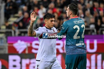 2024-10-29 - Santiago Castro of Bologna FC, Simone Scuffet of Cagliari Calcio - CAGLIARI CALCIO VS BOLOGNA FC - ITALIAN SERIE A - SOCCER