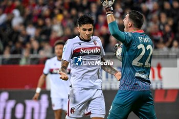 2024-10-29 - Santiago Castro of Bologna FC, Simone Scuffet of Cagliari Calcio - CAGLIARI CALCIO VS BOLOGNA FC - ITALIAN SERIE A - SOCCER