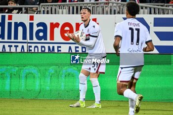 2024-10-29 - Sam Beukema of Bologna FC - CAGLIARI CALCIO VS BOLOGNA FC - ITALIAN SERIE A - SOCCER