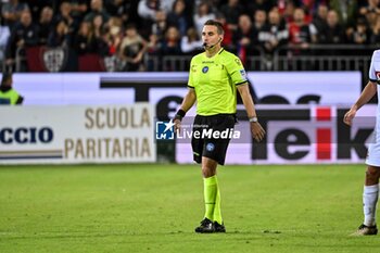 2024-10-29 - Francesco Fourneau, Arbitro Referee - CAGLIARI CALCIO VS BOLOGNA FC - ITALIAN SERIE A - SOCCER