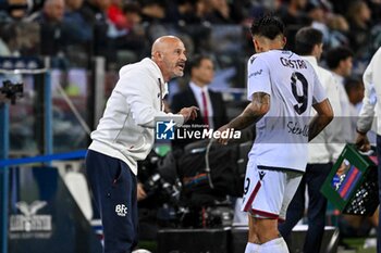 2024-10-29 - Vincenzo Italiano Mister of Bologna FC, Santiago Castro of Bologna FC - CAGLIARI CALCIO VS BOLOGNA FC - ITALIAN SERIE A - SOCCER