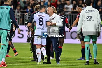 2024-10-29 - Rem Freuler of Bologna FC, Vincenzo Italiano Mister of Bologna FC - CAGLIARI CALCIO VS BOLOGNA FC - ITALIAN SERIE A - SOCCER