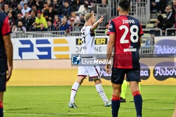 2024-10-29 - Jens Odgaard of Bologna FC, Esultanza, Joy After scoring goal, - CAGLIARI CALCIO VS BOLOGNA FC - ITALIAN SERIE A - SOCCER