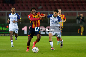 2024-10-29 - Patrick Dorgu of US Lecce in action against Reda Belahyane of Hellas Verona - US LECCE VS HELLAS VERONA FC - ITALIAN SERIE A - SOCCER