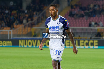 2024-10-29 - Jackson Tchatchoua of Hellas Verona - US LECCE VS HELLAS VERONA FC - ITALIAN SERIE A - SOCCER