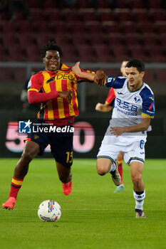 2024-10-29 - Patrick Dorgu of US Lecce in action against Reda Belahyane of Hellas Verona - US LECCE VS HELLAS VERONA FC - ITALIAN SERIE A - SOCCER