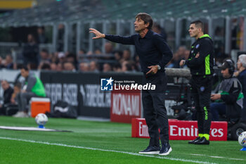 2024-10-29 - Antonio Conte Head Coach of SSC Napoli gestures during Serie A 2024/25 football match between AC Milan and SSC Napoli at San Siro Stadium - AC MILAN VS SSC NAPOLI - ITALIAN SERIE A - SOCCER