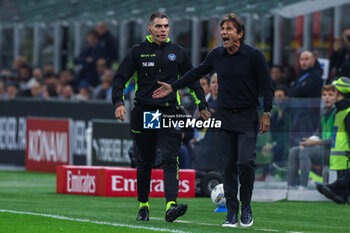 2024-10-29 - Antonio Conte Head Coach of SSC Napoli reacts during Serie A 2024/25 football match between AC Milan and SSC Napoli at San Siro Stadium - AC MILAN VS SSC NAPOLI - ITALIAN SERIE A - SOCCER