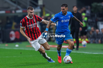 2024-10-29 - Matteo Politano of SSC Napoli competes for the ball with Strahinja Pavlovic of AC Milan during Serie A 2024/25 football match between AC Milan and SSC Napoli at San Siro Stadium - AC MILAN VS SSC NAPOLI - ITALIAN SERIE A - SOCCER