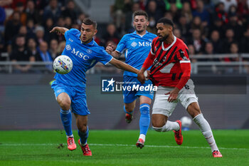 2024-10-29 - Alessandro Buomgiorno of SSC Napoli competes for the ball with Ruben Loftus-Cheek of AC Milan during Serie A 2024/25 football match between AC Milan and SSC Napoli at San Siro Stadium - AC MILAN VS SSC NAPOLI - ITALIAN SERIE A - SOCCER