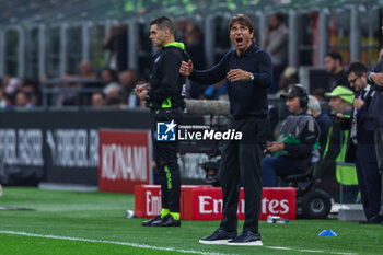 2024-10-29 - Antonio Conte Head Coach of SSC Napoli celebrates during Serie A 2024/25 football match between AC Milan and SSC Napoli at San Siro Stadium - AC MILAN VS SSC NAPOLI - ITALIAN SERIE A - SOCCER