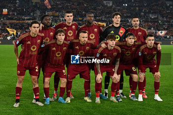 2024-10-31 - A.S. Roma players are posing for a team photo during the 10th day of the Serie A Championship between A.S. Roma and Torino F.C. at the Olympic Stadium on October 31, 2024 in Rome, Italy. - AS ROMA VS TORINO FC - ITALIAN SERIE A - SOCCER