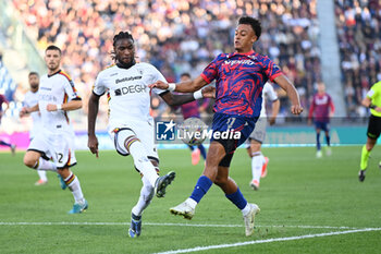 2024-11-02 - Dan Ndoye (Bologna FC) cotrasted by Gaspar Kialonda (us Lecce) - BOLOGNA FC VS US LECCE - ITALIAN SERIE A - SOCCER